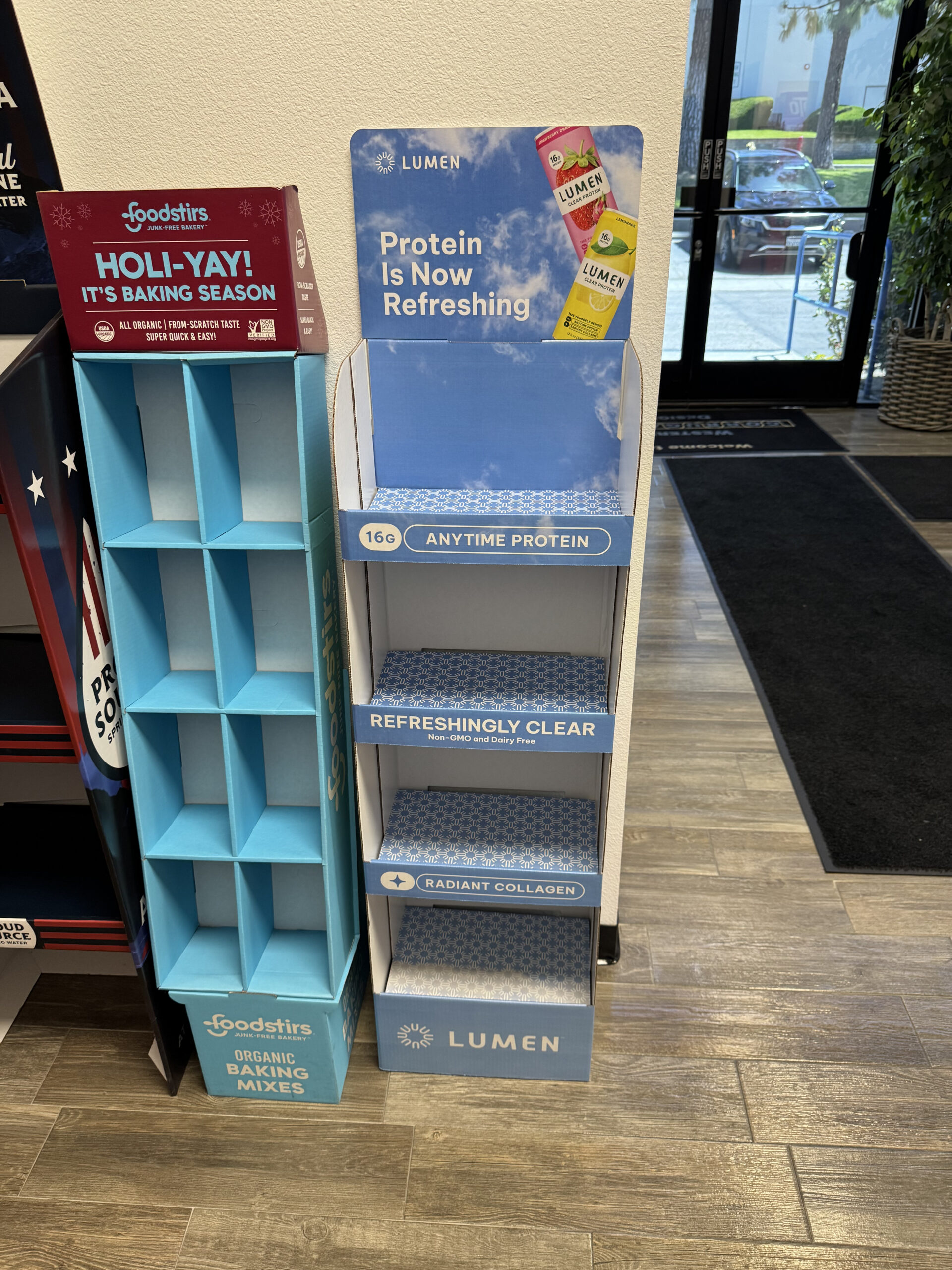 Floor displays Â· retail